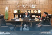بحث سبل تعزيز الأمن والتوعية المرورية بسرت