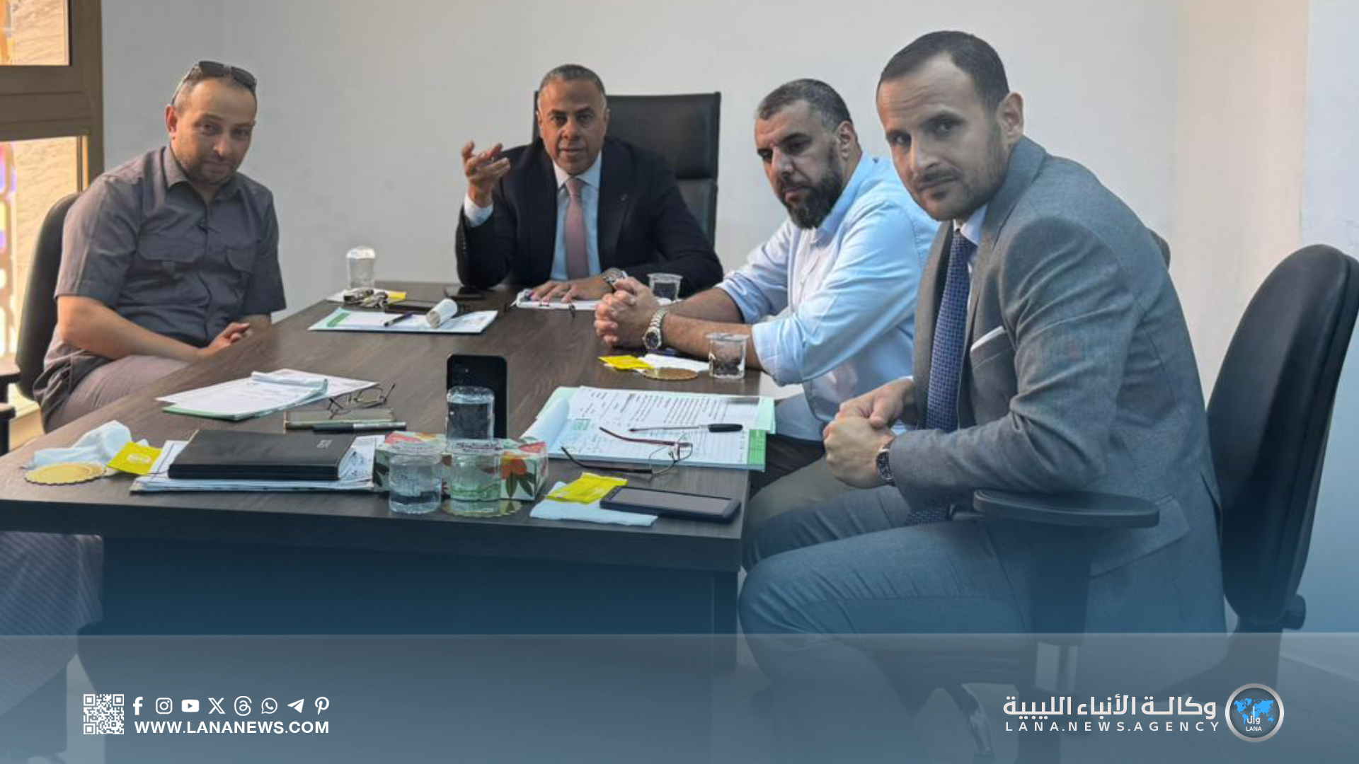 مصرف الوحدة يعقد اجتماعًا موسعًا لمتابعة الديون المتعثرة والتسهيلات الائتمانية