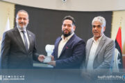 رئيس جامعة بنغازي يُكرّم الطلبة الفائزين بجائزة أفضل بحث تخرج