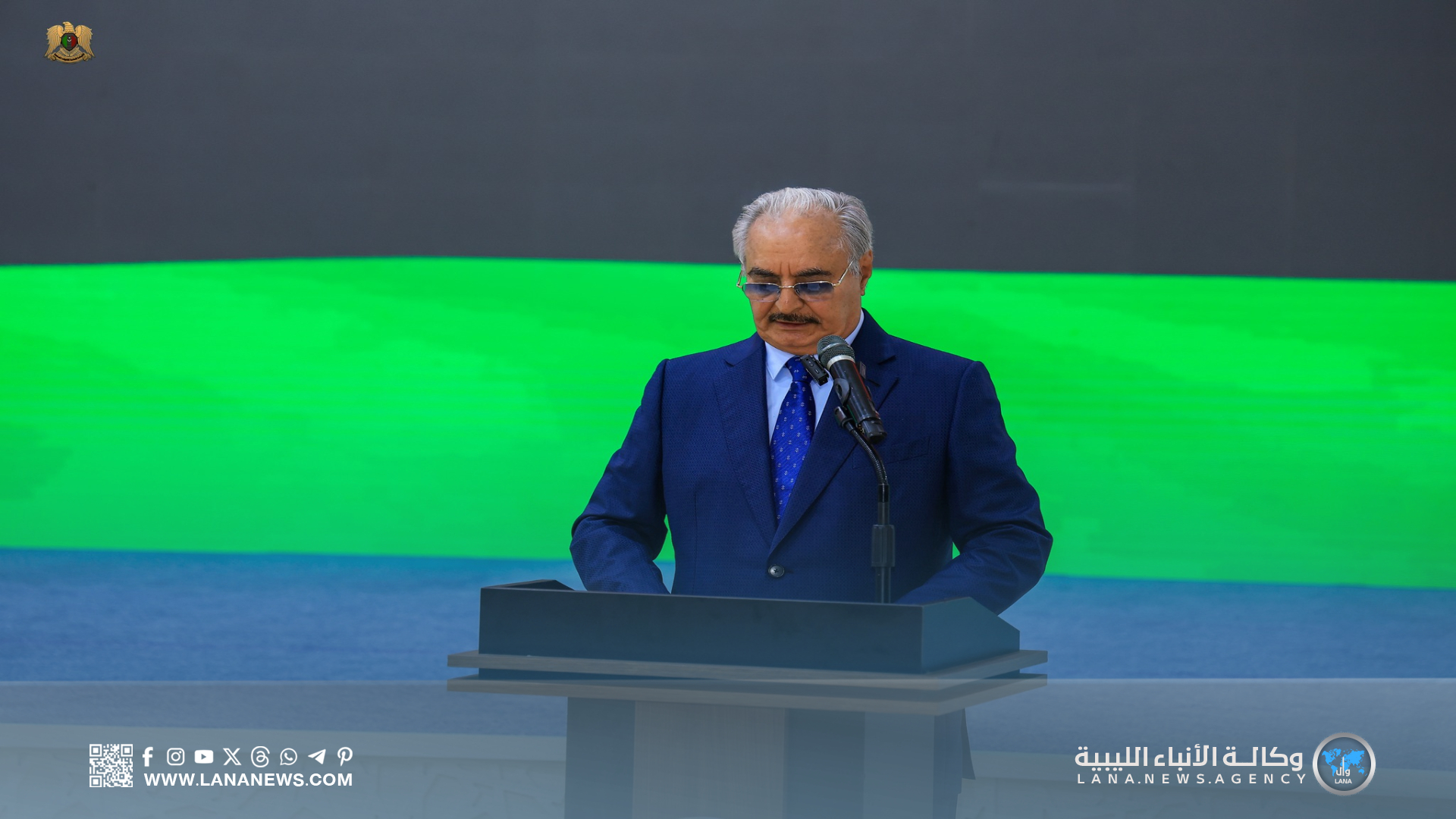 القائد العام يُكرّم أوائل خريجي جامعة بنغازي ويعلن إيفادهم للدراسة بالخارج