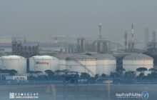 النفط يهبط وسط مخاوف تراجع الطلب وتزايد الإمدادات العالمية