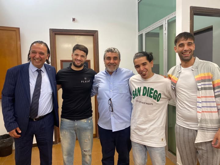 عدد من الأسر الليبية تزور أبنائها المحتجزين في إيطاليا