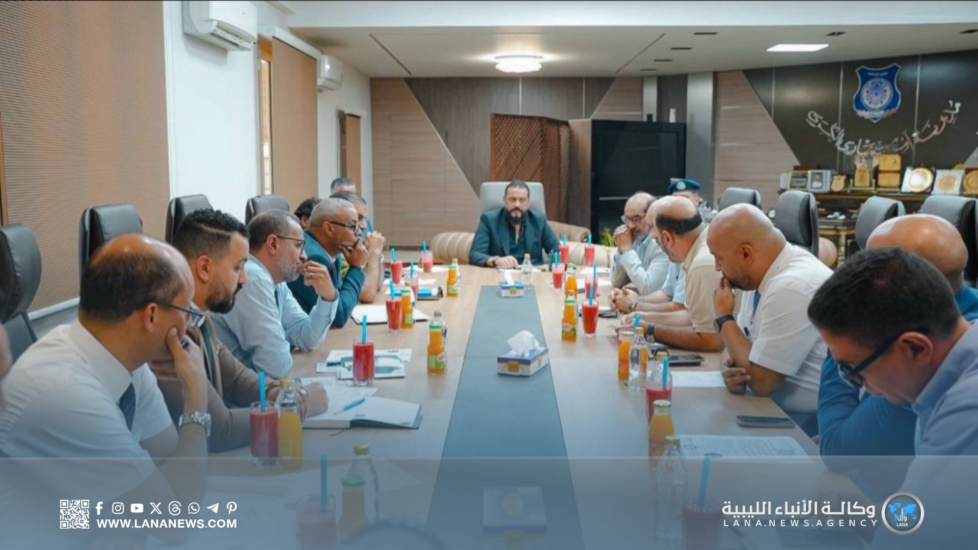 مدير أمن بنغازي يترأس اجتماعًا لتفعيل الدفع الإلكتروني بالمدارس الخاصة