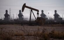 النفط يصعد مجددا بدعم من قوة الطلب الأميركي