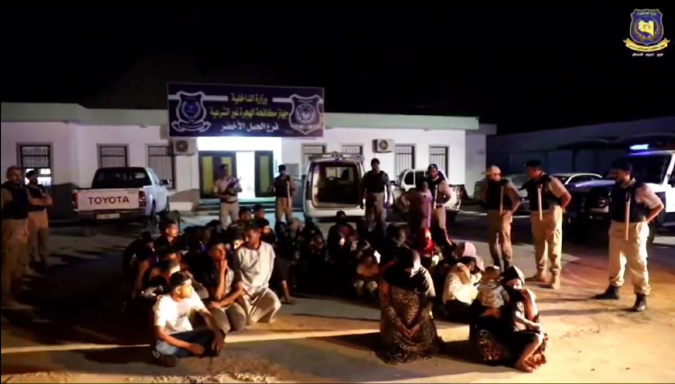 ضبط مهاجرين بمنطقة الجبل الأخضر يمتهنون التسول والدعارة