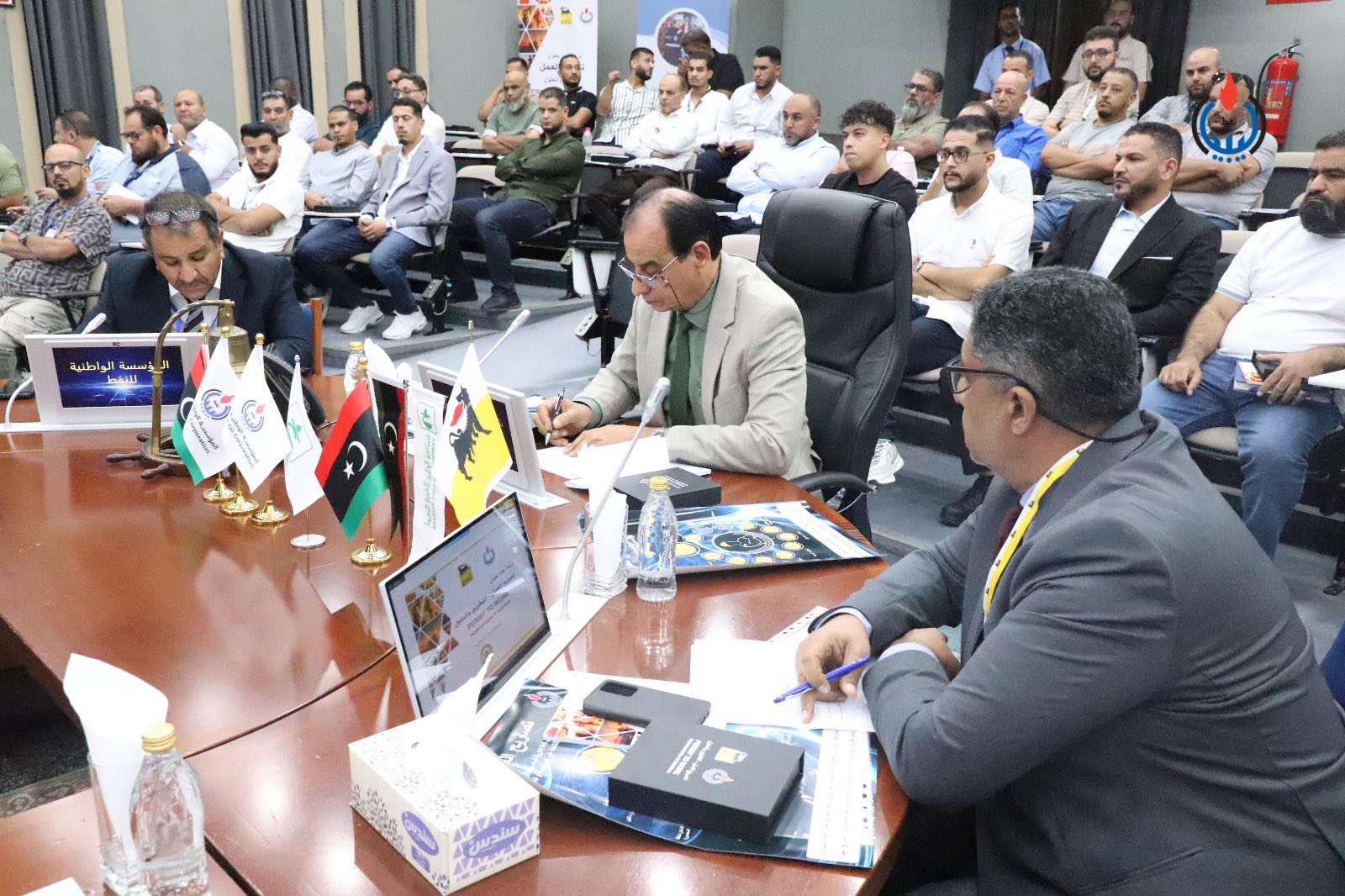 مؤسسة النفط وشركة إيني الإيطالية تنظمان ورشة حول تصاريح العمل