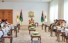 نائب القائد العام يلتقي عمد ومشايخ قبائل أولاد علي في بنغازي 