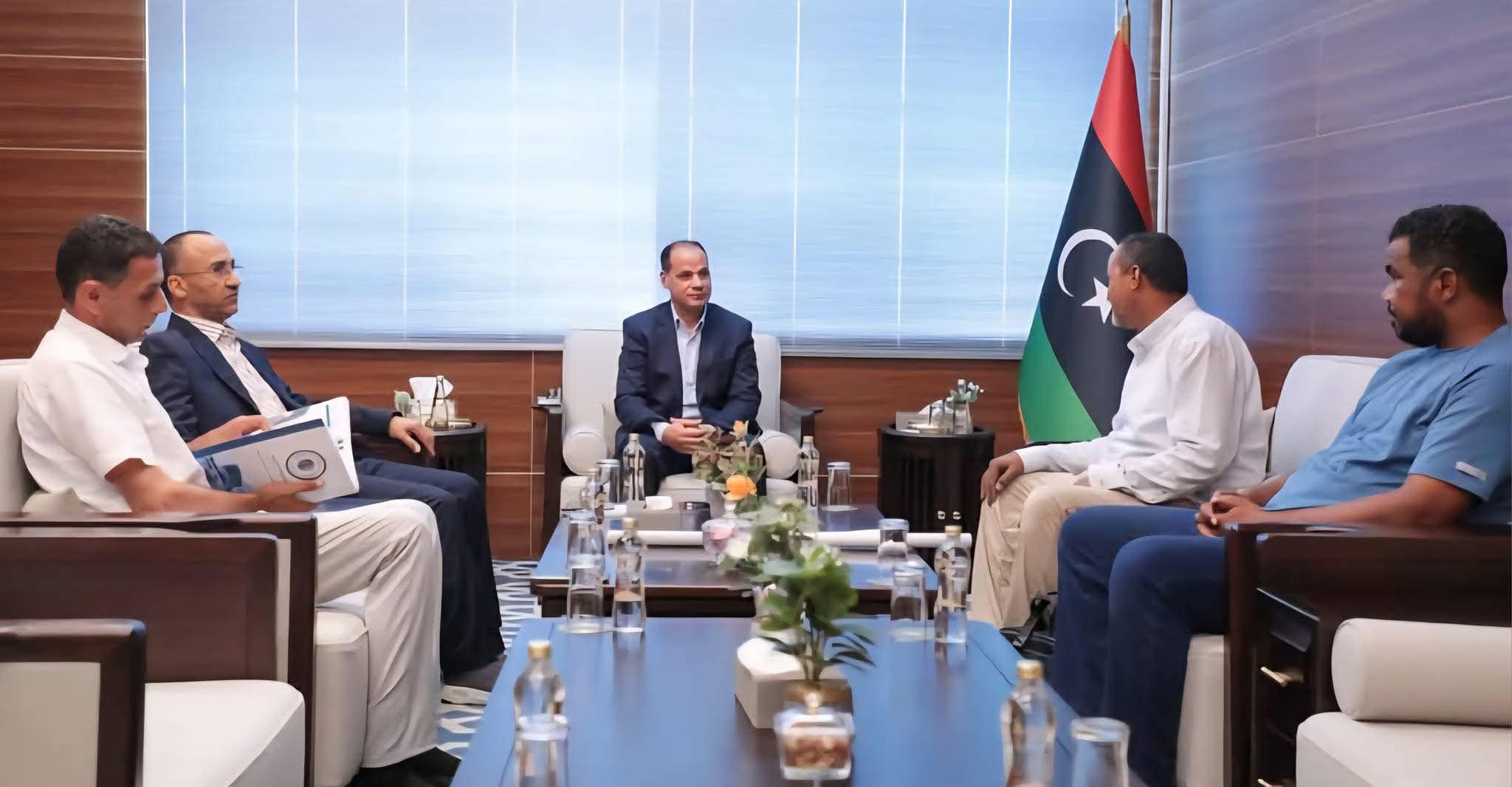 حومه يطلع على خطط ومشروعات شركة التهيئة العمرانية بسبها