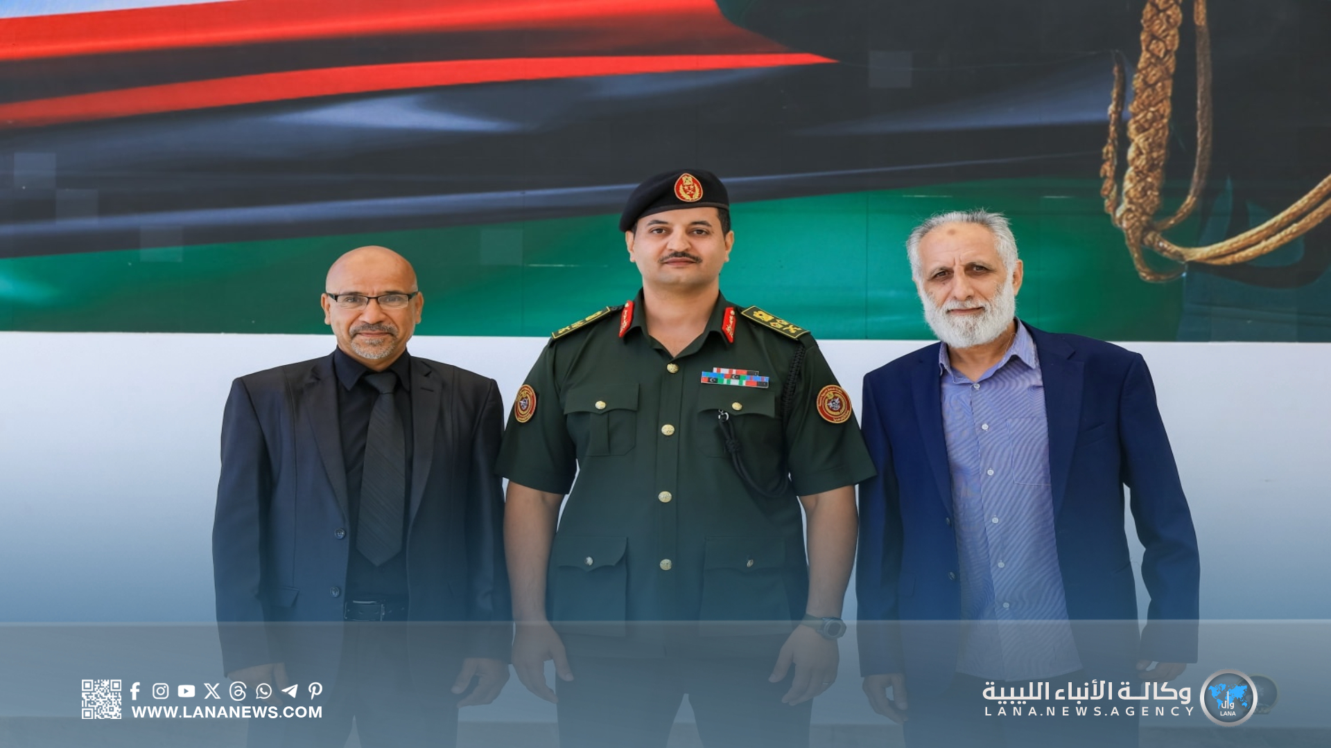 تكريم رئيس الأركان للإعلاميين محمد مطلل وفرج بورجيعة لدعمهم ثورة الكرامة