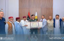 رئيس الأركان العامة يلتقي مشايخ وأعيان قبيلة زوية لتعزيز جهود المصالحة