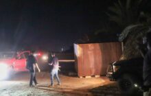 مداهمة مزرعة في جالو وضبط مشتبه به في قضايا تهريب