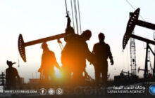 استقرار أسعار النفط وسط ضعف الطلب وتوقعات بزيادة الإمدادات