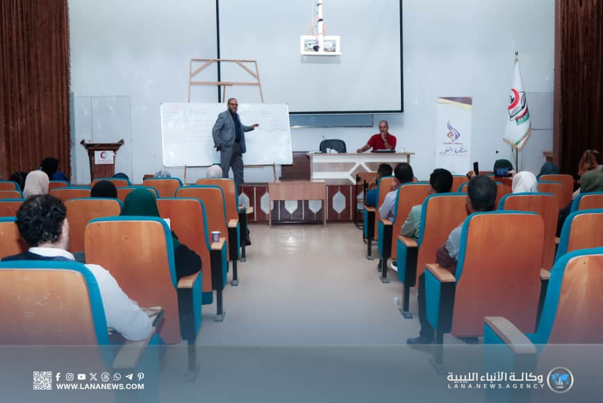 محاضرة تدريبية بدرنة تؤكد دور الكتابة في الارتقاء المؤسسي