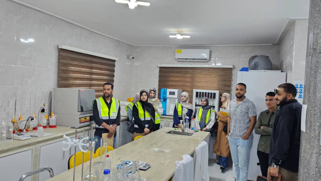 طلاب من جامعة عمر المختار يزورون مركز البحوث الزراعية بالبيضاء