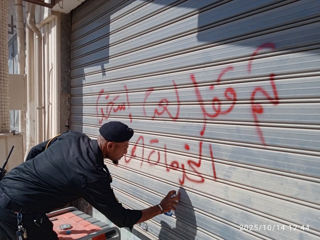 الحرس البلدي بنغازي يغلق الأنشطة غير الملتزمة بالدفع الإلكتروني