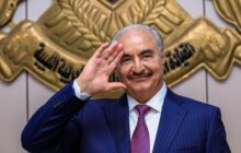 القائد العام يستقبل وفدا من الزنتان ويؤكد دور الشعب في تقرير المصير