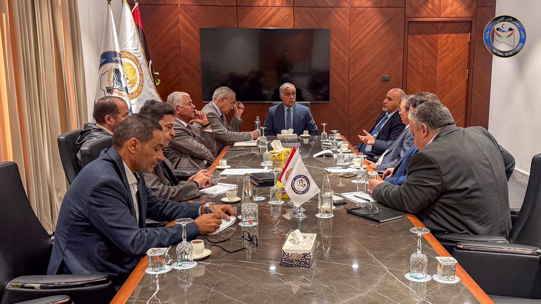 مستشار الأمن القومي يعقد اجتماعا موسعا مع خبراء الاقتصاد والمال