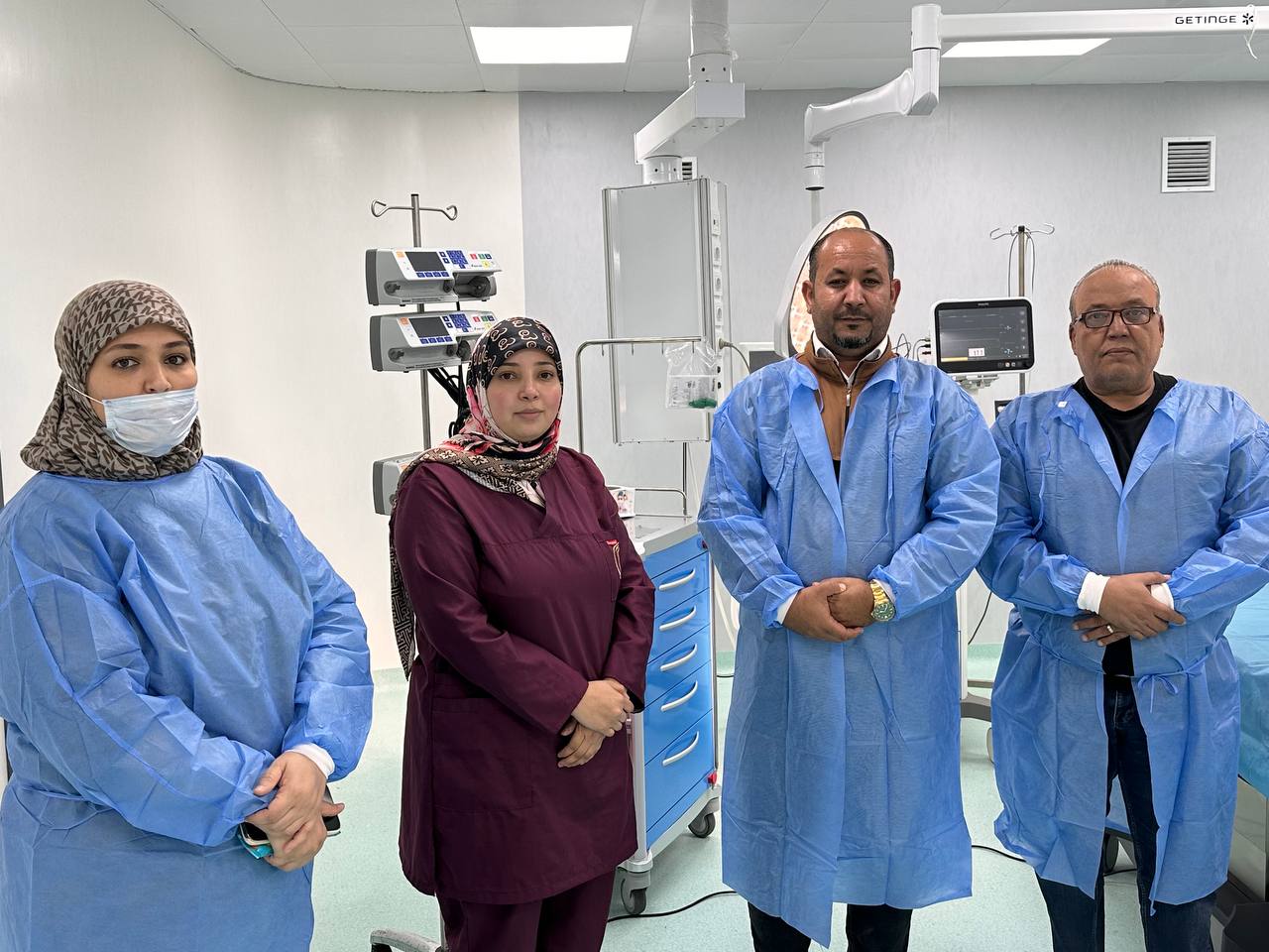 مدير عيادة خالد بن الوليد يتفقد غرفة الطوارئ ويعزز جاهزيتها