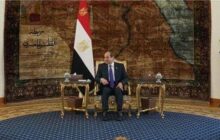 القائد العام للقوات المسلحة يصل القاهرة ويجتمع بالرئيس المصري 