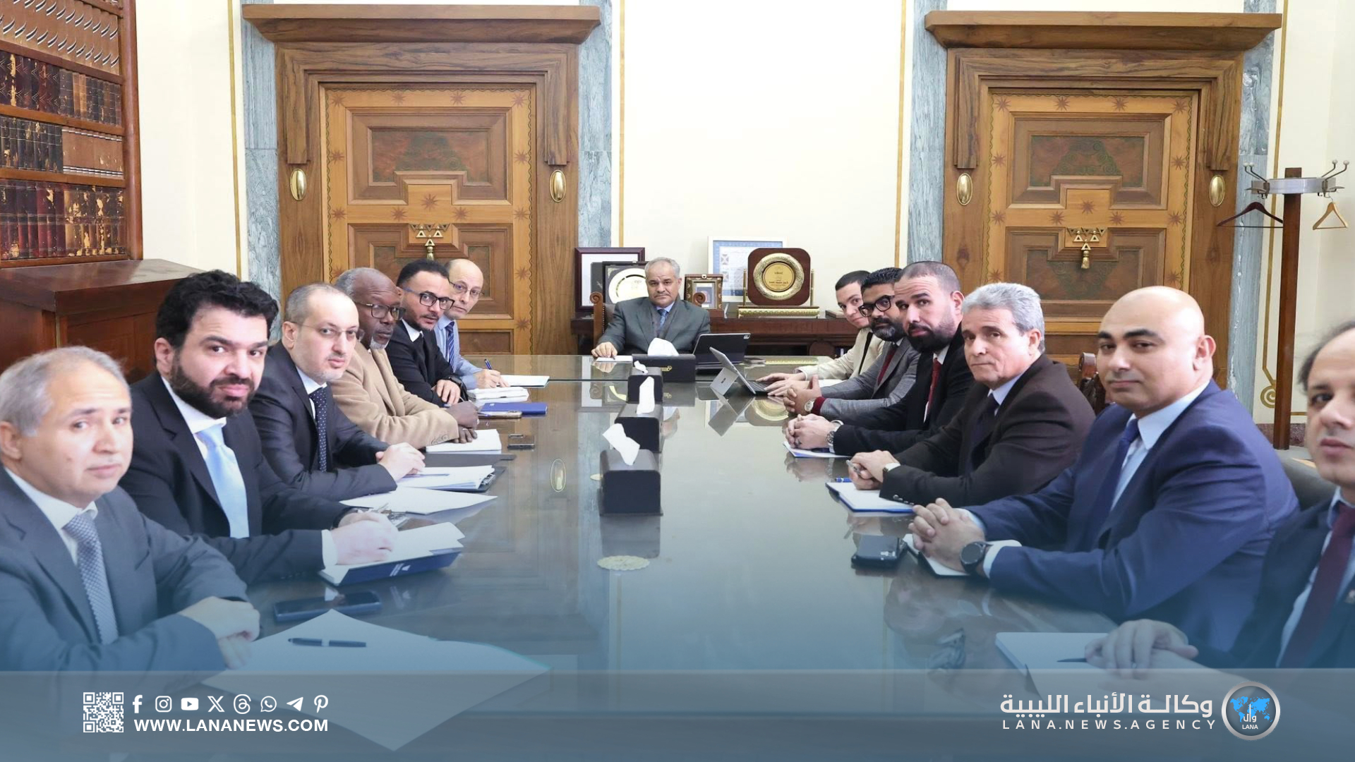 المركزي يناقش خطط توزيع السيولة ويطلق أربعة مليارات دينار للمصارف التجارية