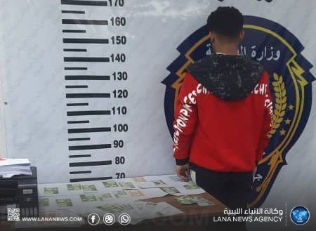 البحث الجنائي بسرت يقبض على مزور للعملة الوطنية