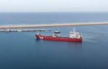 وصول السفينة إيفر بلانس إلى ميناء سرت بشحنة بيتومين