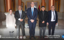 سفير المملكة المتحدة يزور ضريح الشهيد عمر المختار ببنغازي