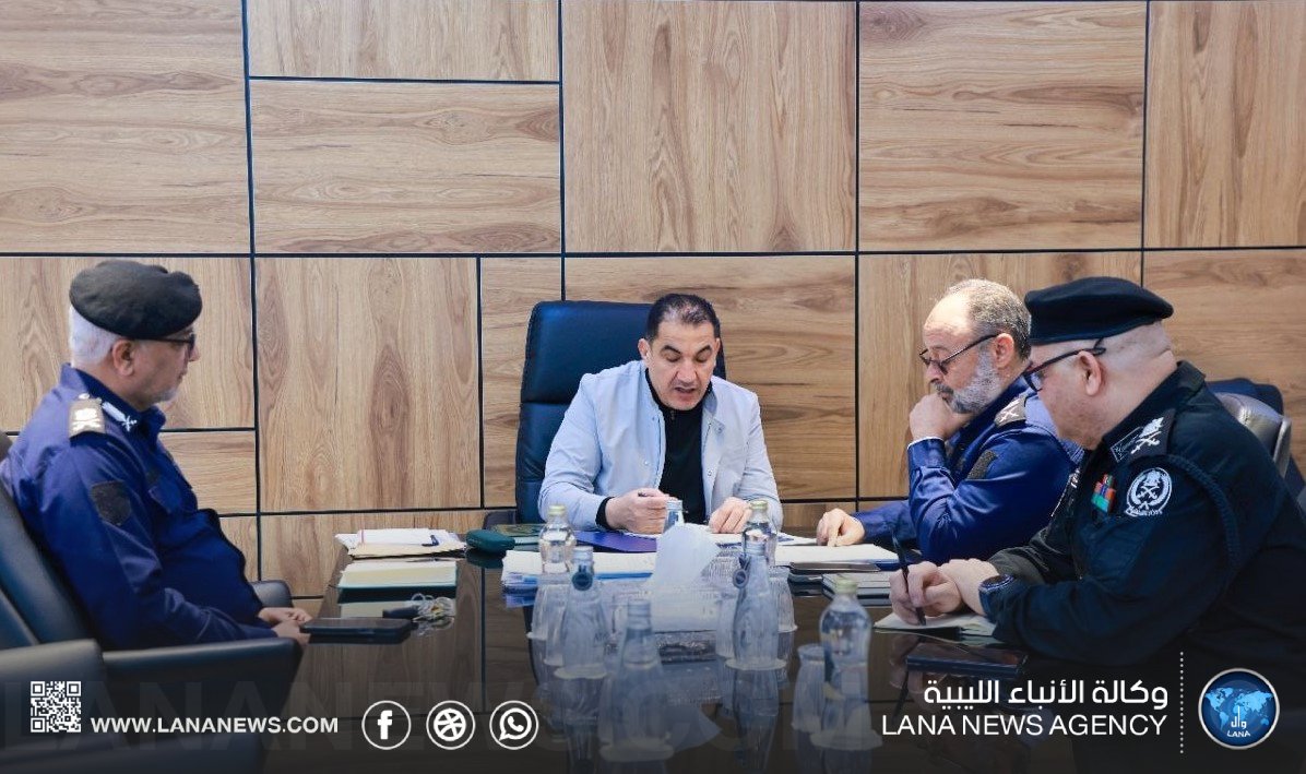 وزير الداخلية يبحث آلية تدريب وتطوير كفاءة منتسبي الوزارة