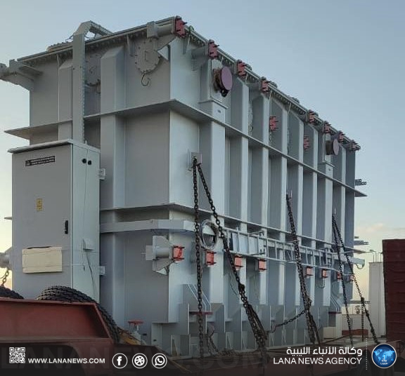 وصول محول كهربائي جديد لمحطة القوارشة بمدينة بنغازي