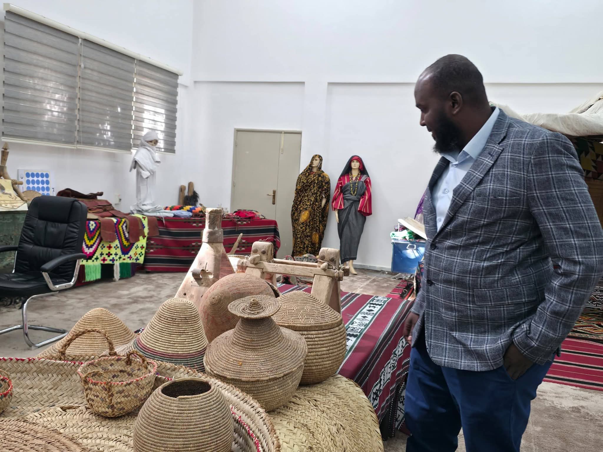 بلدية مرزق تبحث التعاون الثقافي مع مركز المأثورات الشعبية بسبها