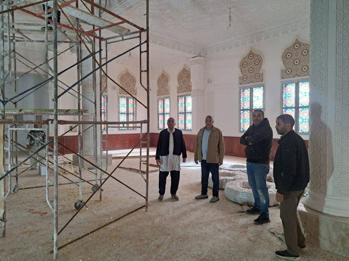 مكتب مشروعات المنطقة الوسطى يتابع سير العمل بالمسجد العتيق في أبوقرين