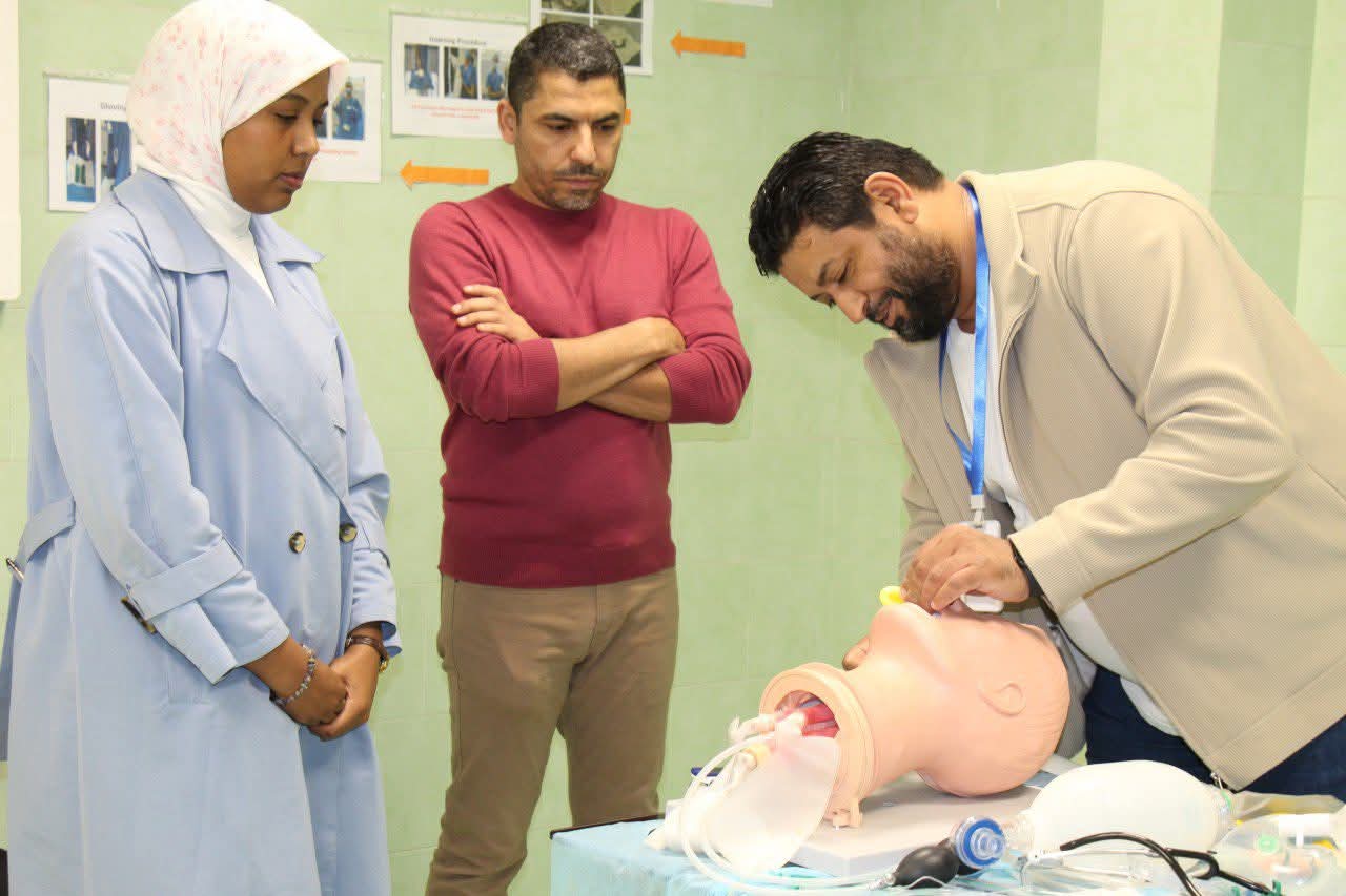 بنغازي تشهد أول دورة لتأهيل المدربين في التعليم الطبي المستمر بمعايير الكلية الأمريكية للجراحين