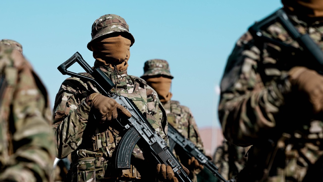 القيادة العامة تعلن تحرير جنودا مختطفين في عملية نوعية على الحدود الجنوبية