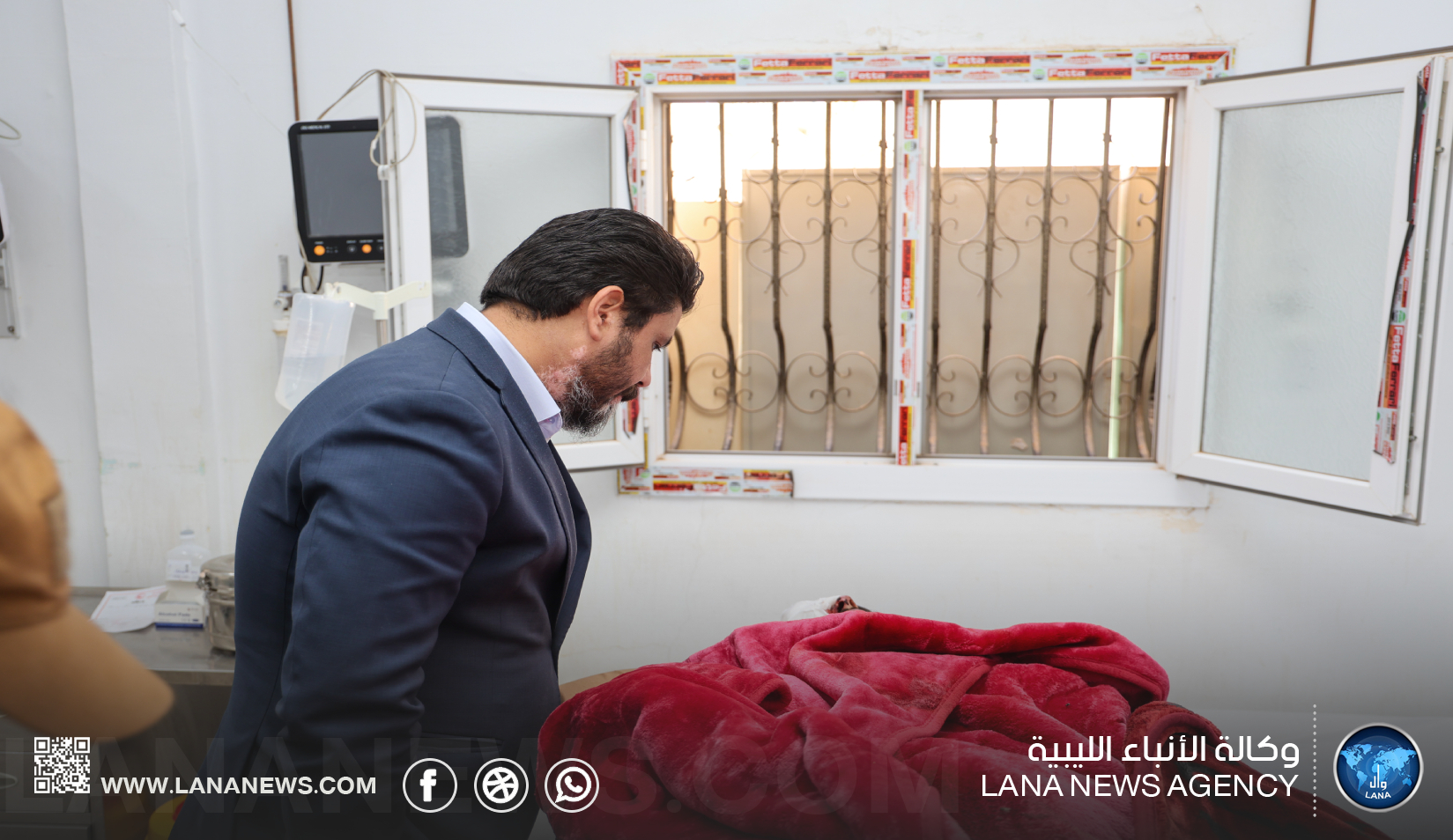 وكيل وزارة الصحة يزور جريح القوات المسلحة في مركز سبها الطبي