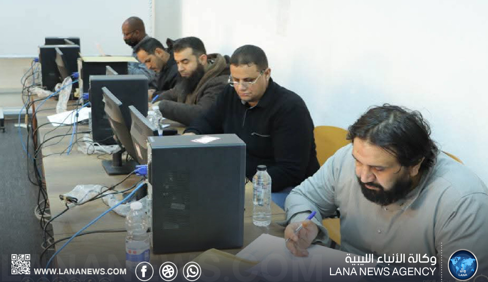 طلبة الهندسة الكهربائية والإلكترونية يؤدون الامتحان الشامل