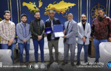 وكالة الأنباء الليبية تكرم أحد منتسبيها تقديرا لعطائه الوظيفي