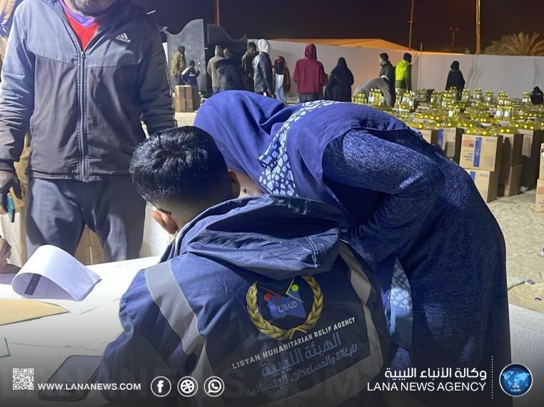 توزيع مساعدات غذائية على اللاجئين السودانيين بمدينة جالو