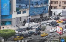 إيقاف نشاط مصرف بطرابلس بسبب اختناقات مرورية