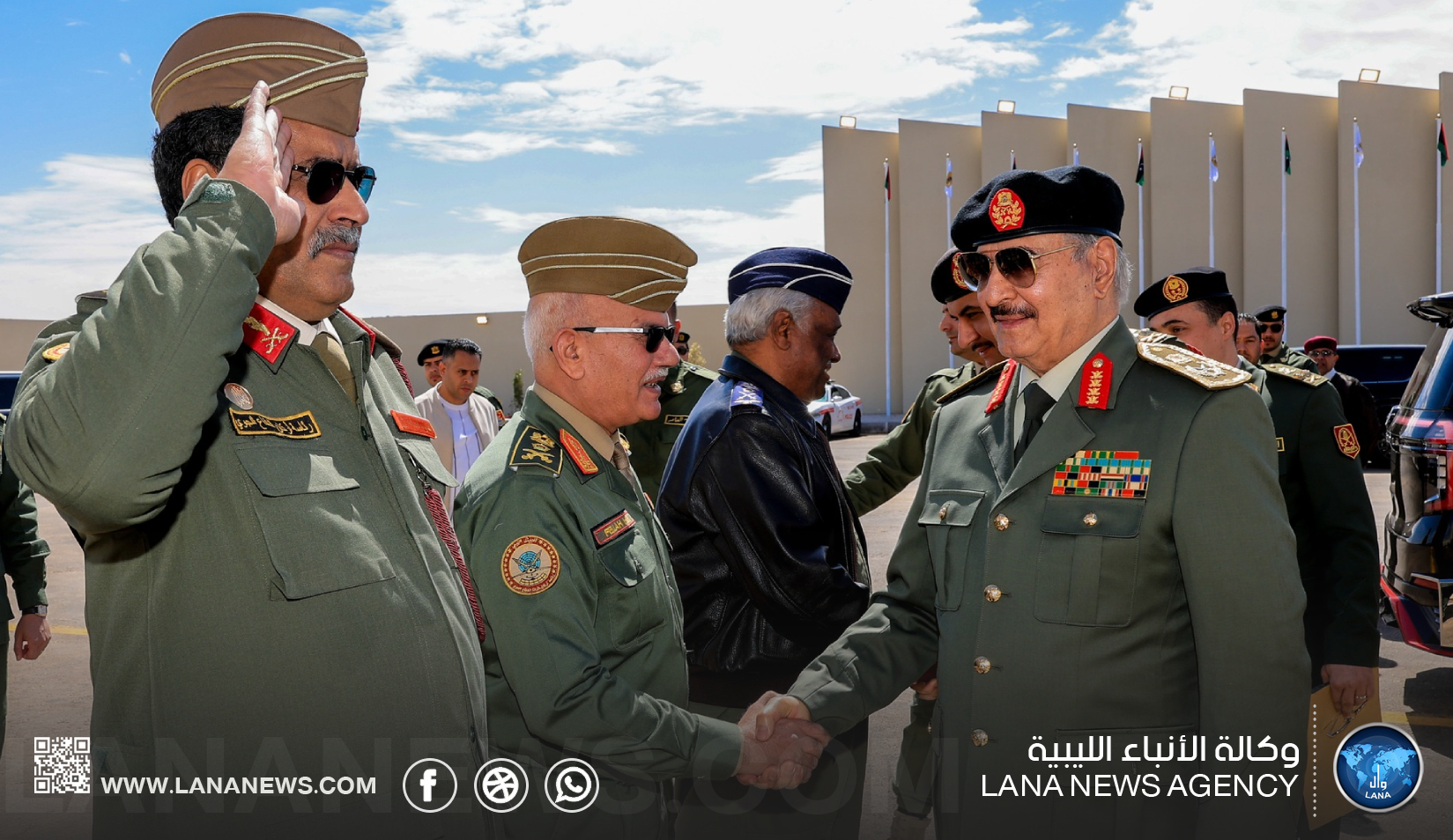 القائد العام يستقبل  وفود المهنئين بعيد الفطر 