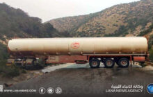 انزلاق شاحنة وقود بطلميثة وتحذير للمركبات المارة