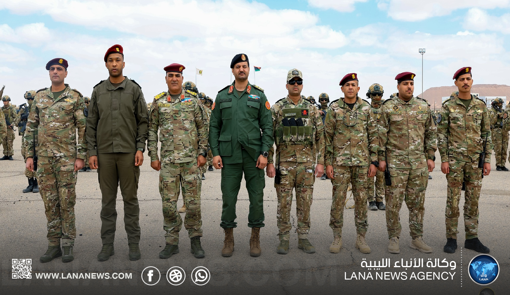 رئيس الأركان يتفقد غرفة العمليات بالجفرة ويشيد بانضباط الجنود