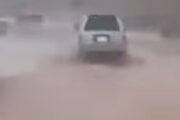 جريان سيول غرب طبرق وتحذيرات من تنقلات غير ضرورية