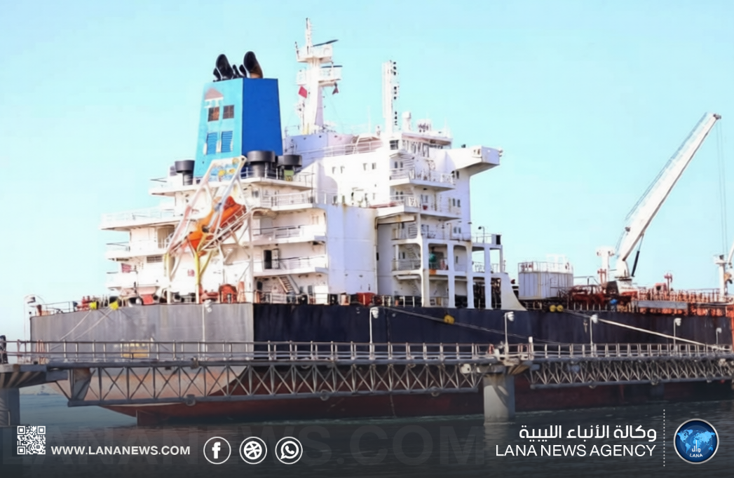 وصول ناقلة محملة بشحنة من وقود البنزين إلى ميناء بنغازي