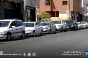 استمرار حالة الازدحام على محطات التزود بالوقود بطرابلس