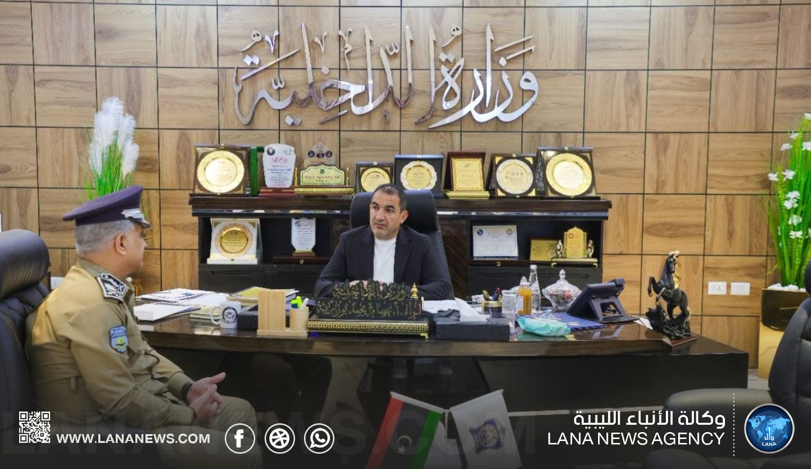 وزير الداخلية يبحث تطوير برامج الدراسات العليا بكلية العلوم الأمنية والقانونية