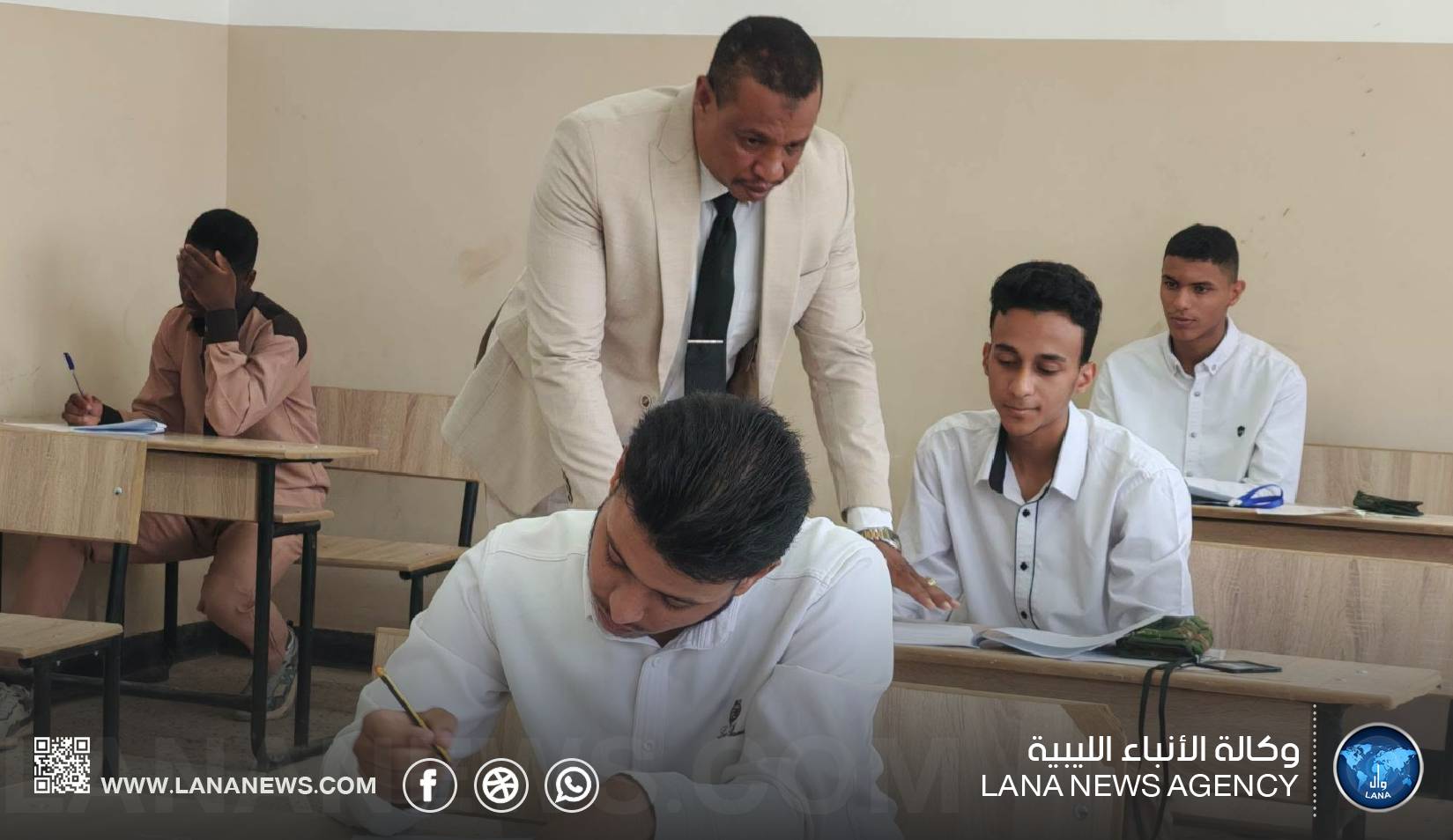 مراقب تعليم سبها يتفقد انطلاق امتحانات الشهادة الثانوية بالبلدية