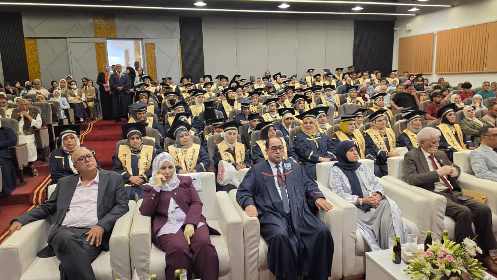 الأكاديمية الليبية للدراسات العليا ببنغازي تحتفل بتخريج 120 طالب ماجستير