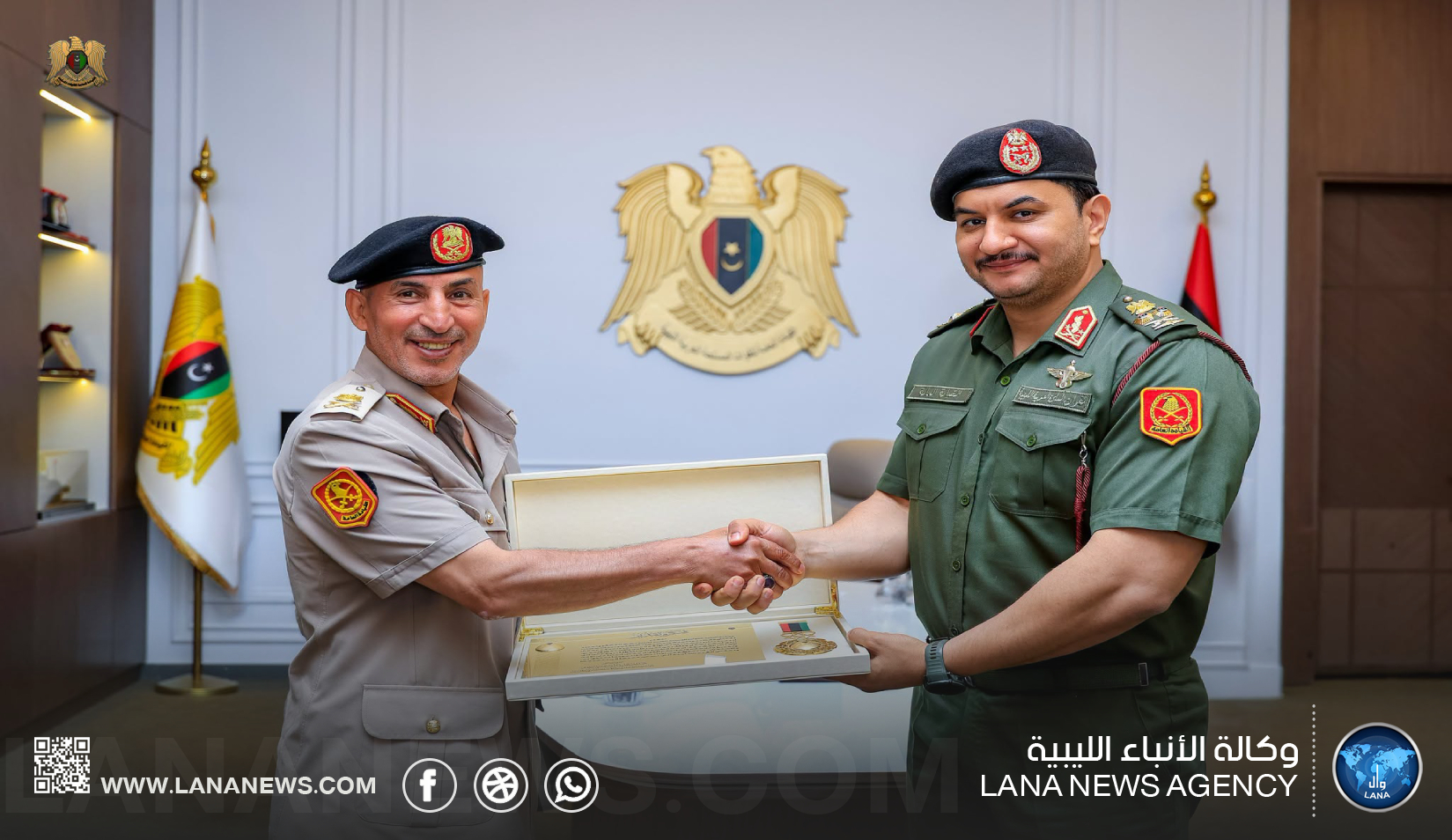 نائب القائد العام يُكرّم مدير إدارة الشهداء والجرحى والمفقودين تقديرًا لمسيرته العسكرية