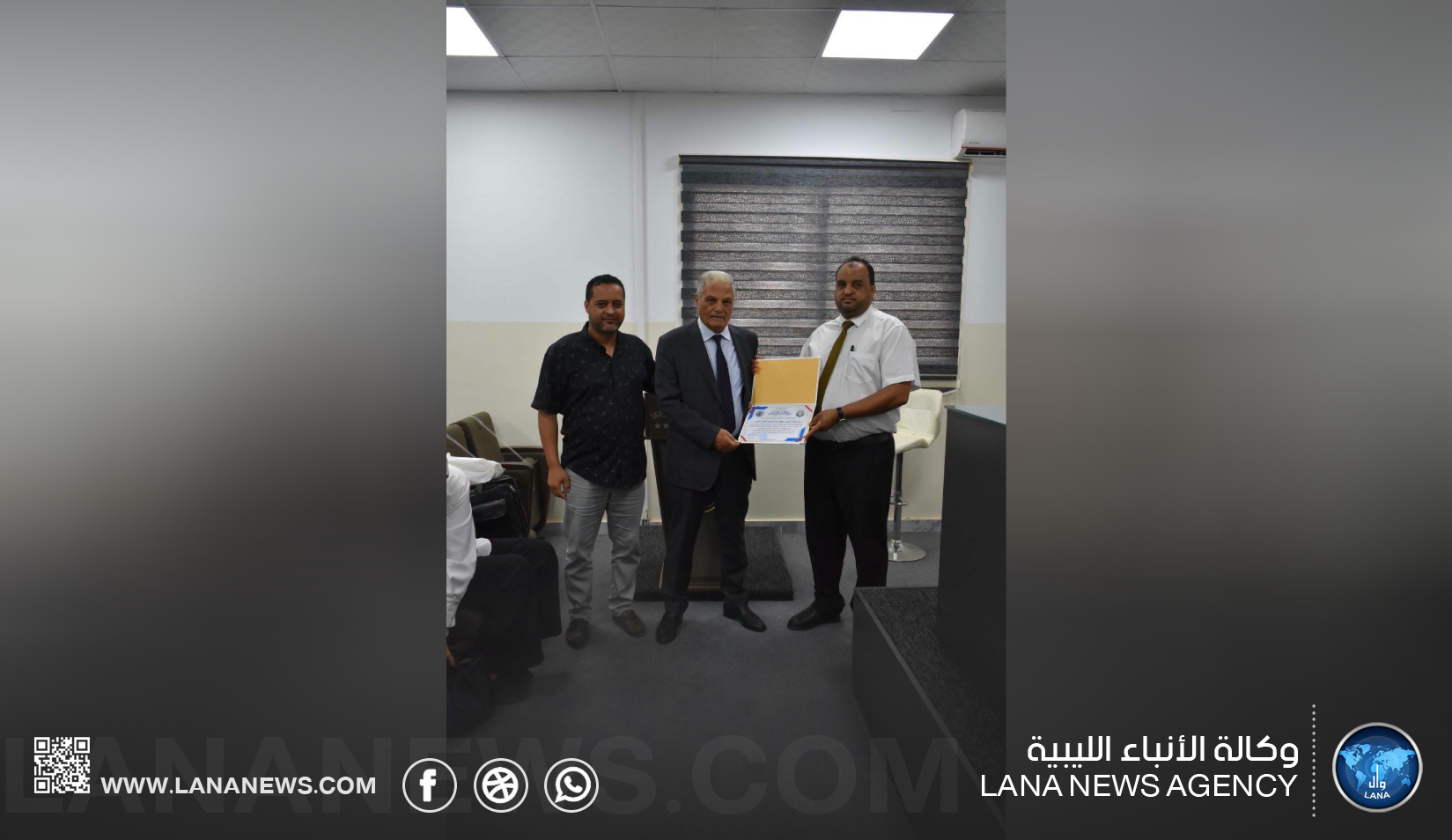كلية القانون تُكرّم وكيل التعليم العالي عقب اعتماد برامج الدكتوراه