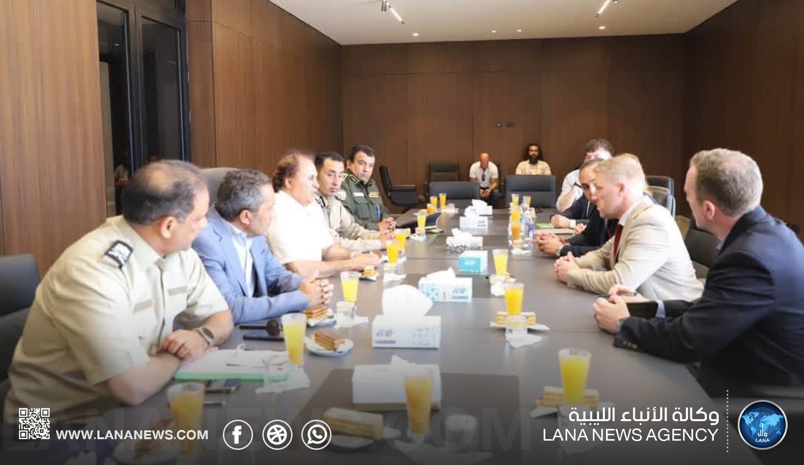وفد من الخارجية البريطانية يبحث التعاون مع مطار بنينا الدولي